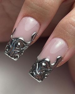 French manicure metallica