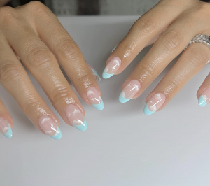 french manicure azzurra